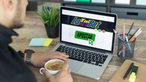 ¿Cómo apostar en Latribet?